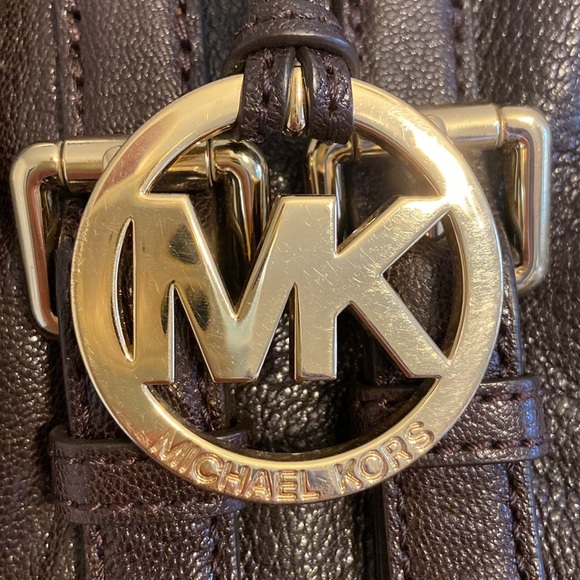 Beautiful Brown Leather Michael Kors Mc Graw Crossbody Bag with Gold Hardware - Picture 2 of 11